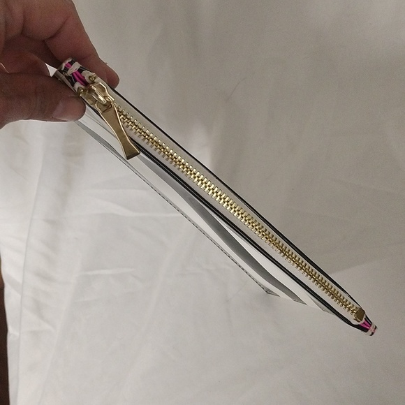 💝Kate Spade black and white striped zipper pouch💝 - Picture 3 of 5